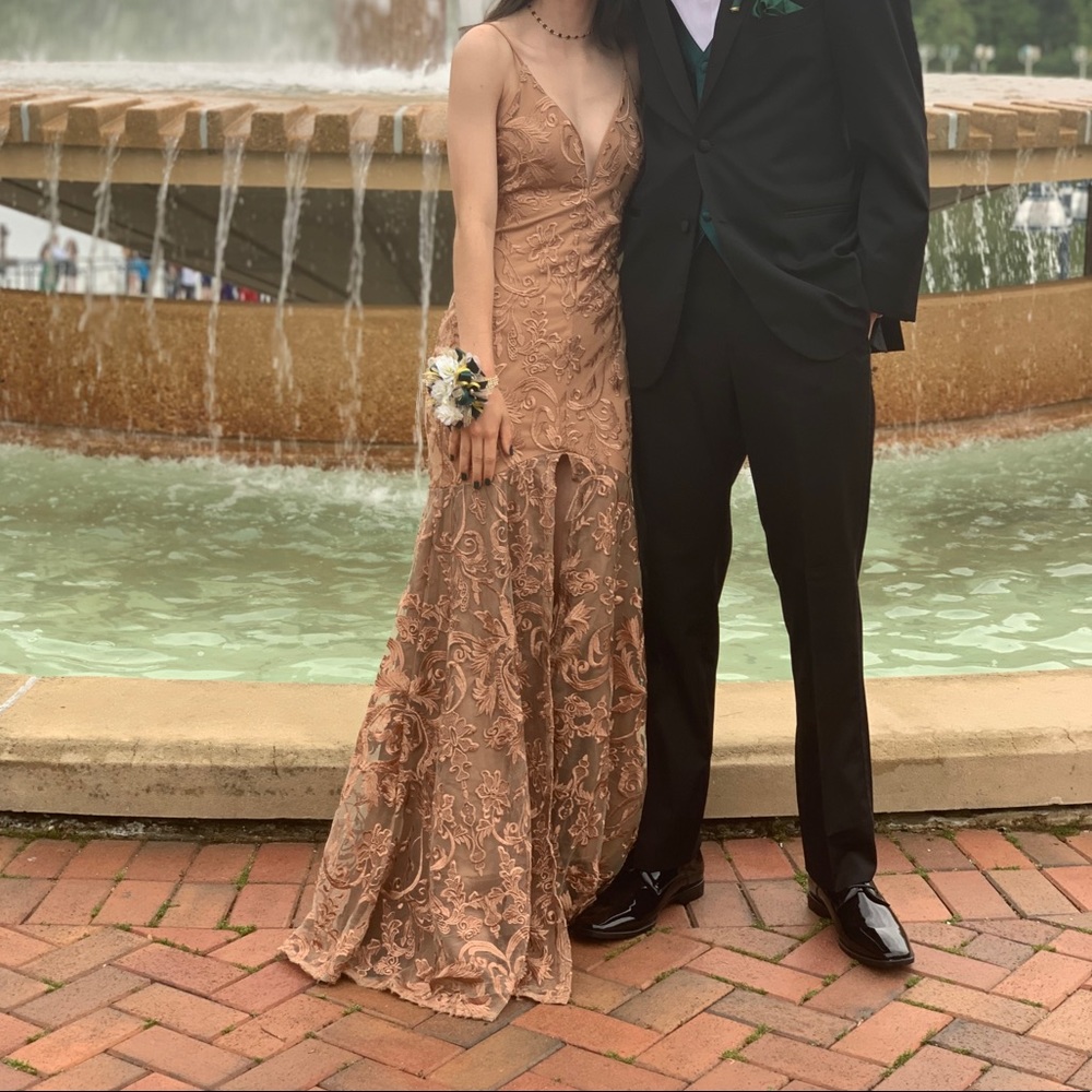 WINDSOR Gold Prom/Formal Dress